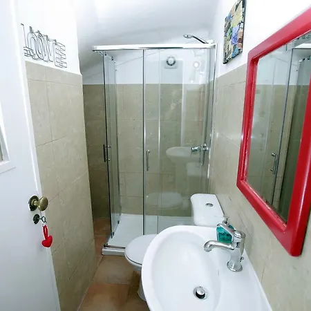In Love Hostal *